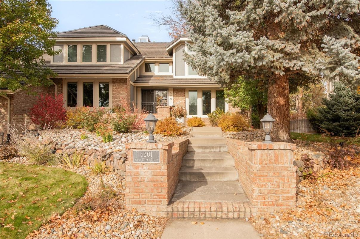 Exterior, Facade, Brick Facade, American Foursquare