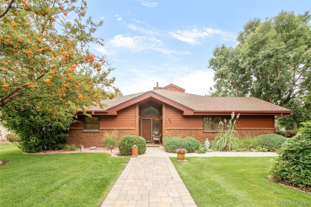 Backyard, Exterior, Facade, Brick Facade, Log Home