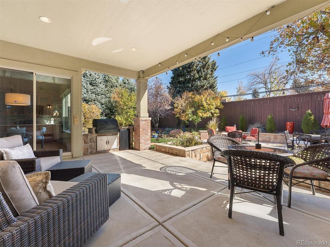 Exterior, Outdoor Kitchen