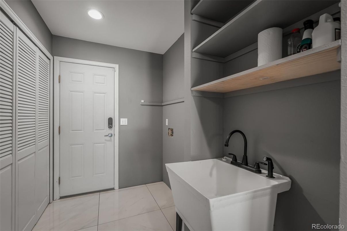 Bathroom, Interior, Marble, Recessed Lighting