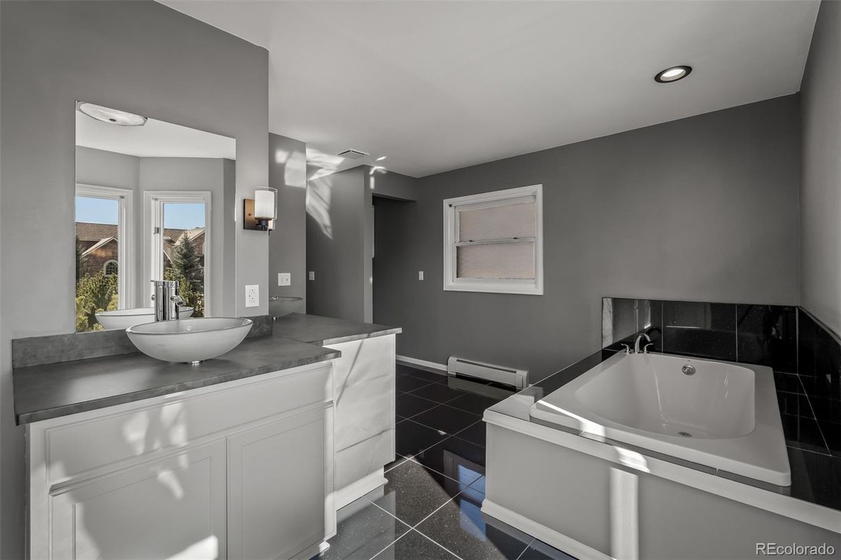 Bathroom, Dual Sink Vanities, Interior, Recessed Lighting