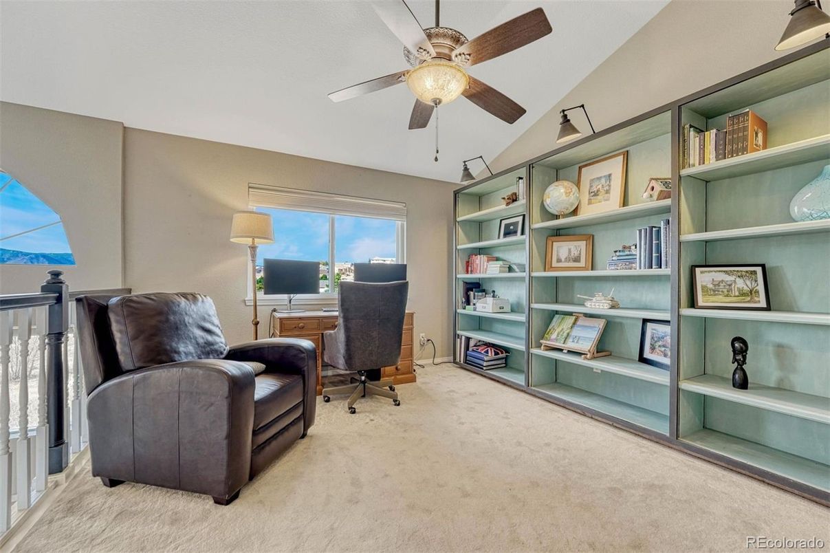 Home Office, Interior