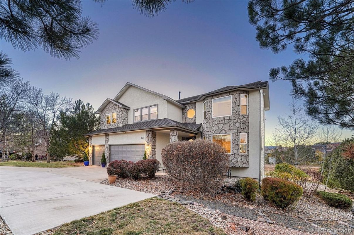 Attached, Exterior, Facade, Mediterranean