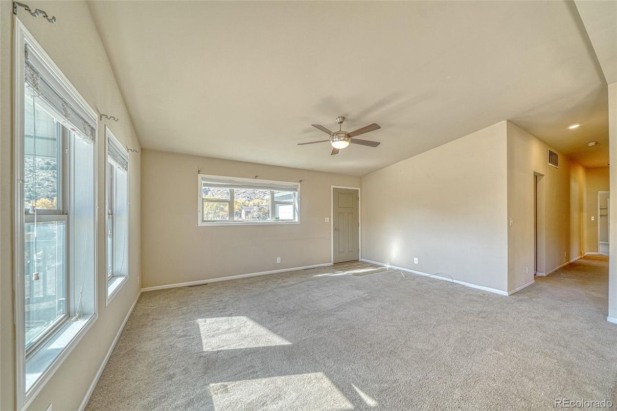 Empty room, Interior, Recessed Lighting