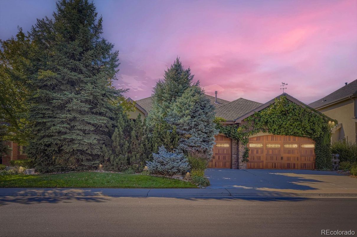 Attached, Exterior, Facade, Mediterranean