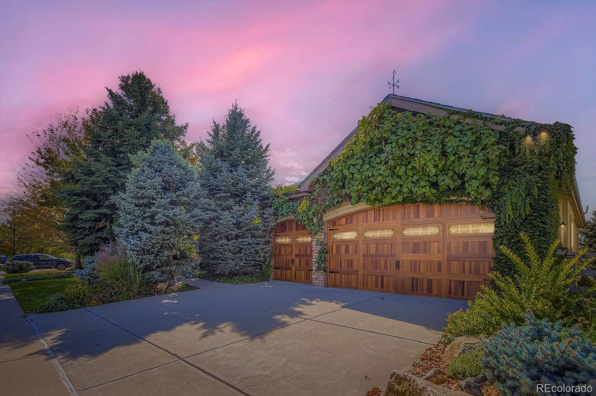 Detached Garage, Exterior