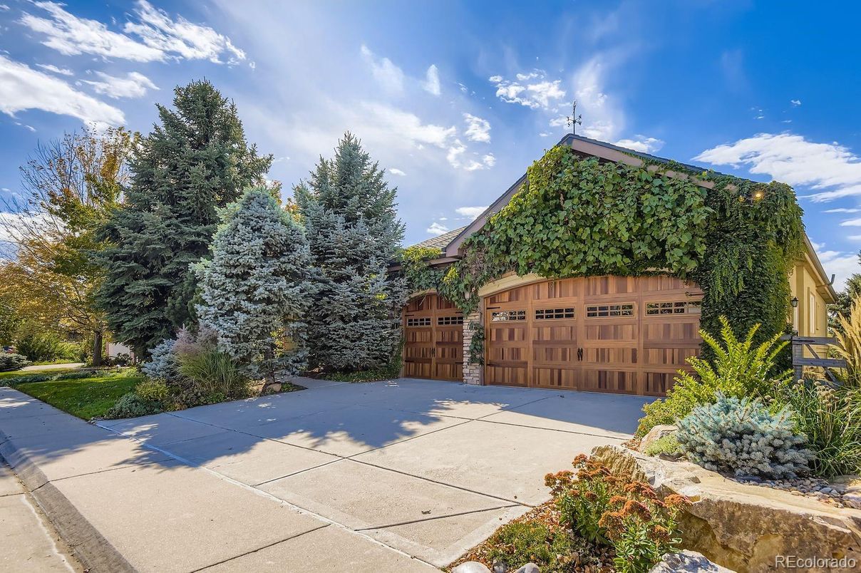 Detached Garage, Exterior