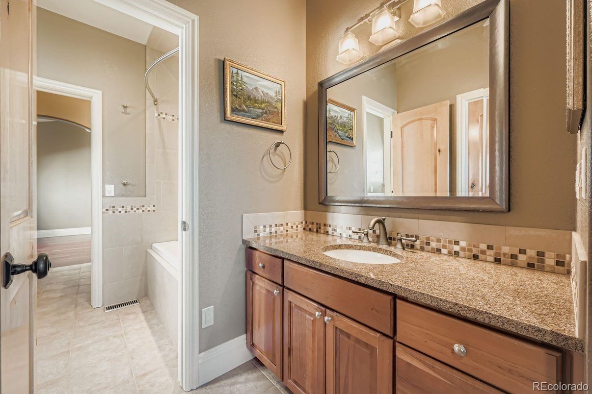 Bathroom, Dual Sink Vanities, Interior