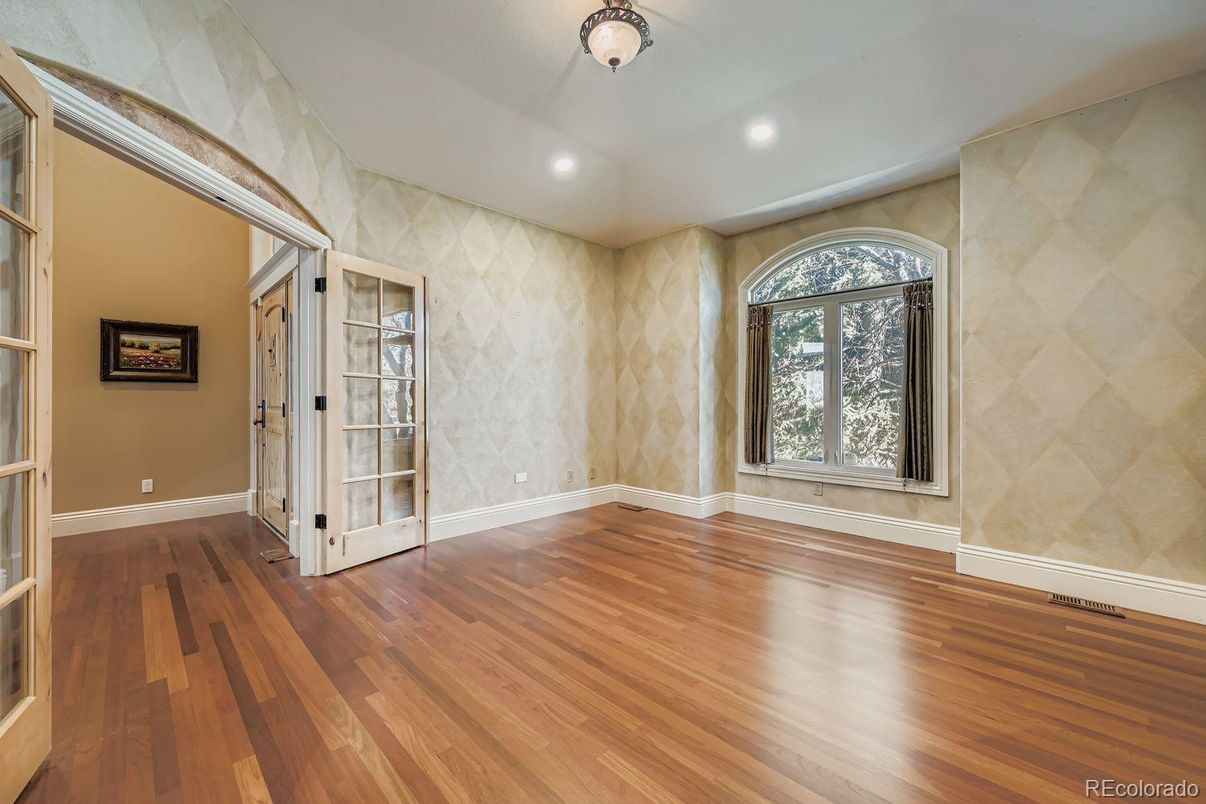 Empty room, Interior, Recessed Lighting, Wood Texture Flooring