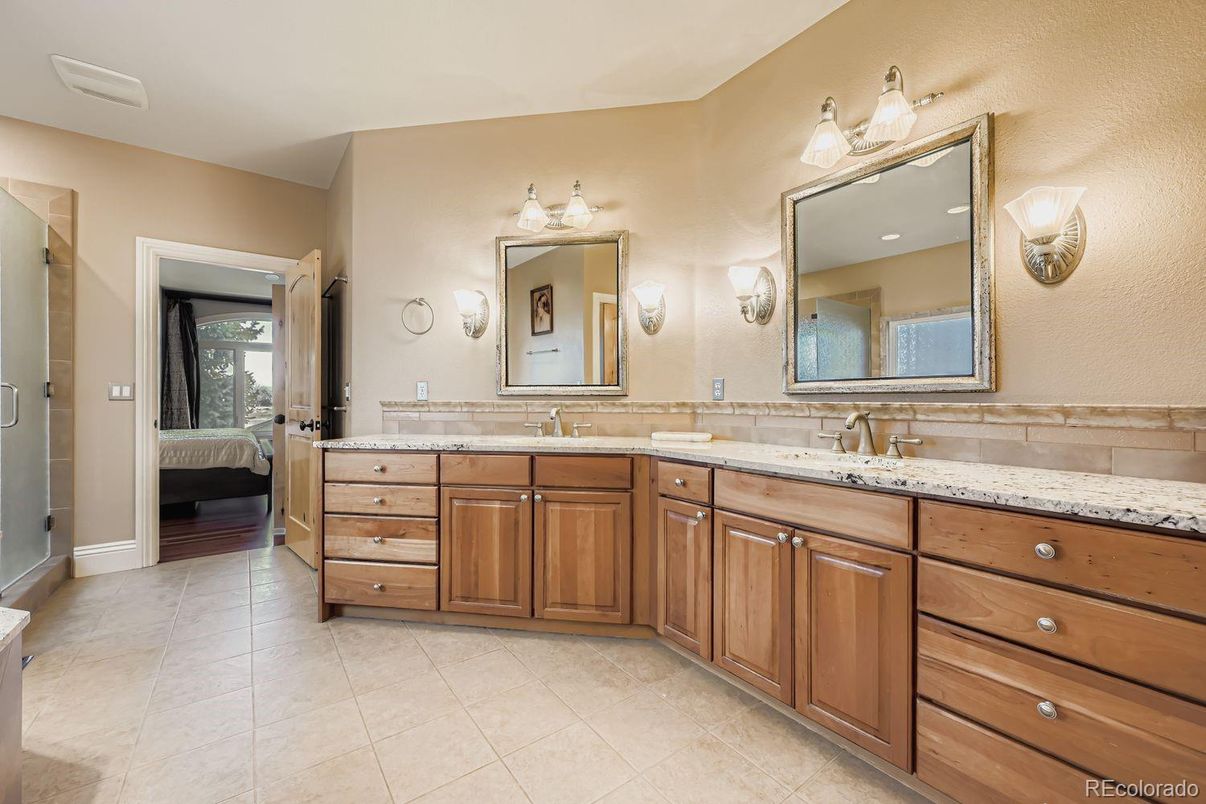 Bathroom, Bedroom, Dual Sink Vanities, Interior
