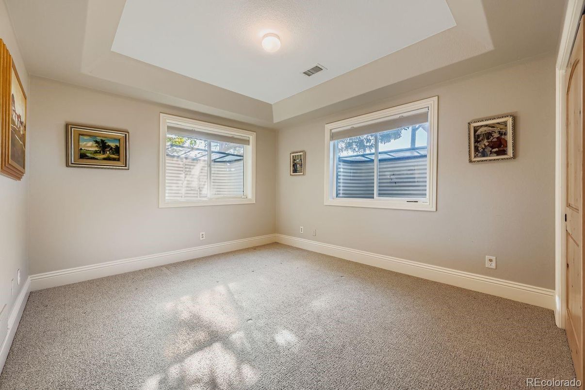 Empty room, Interior