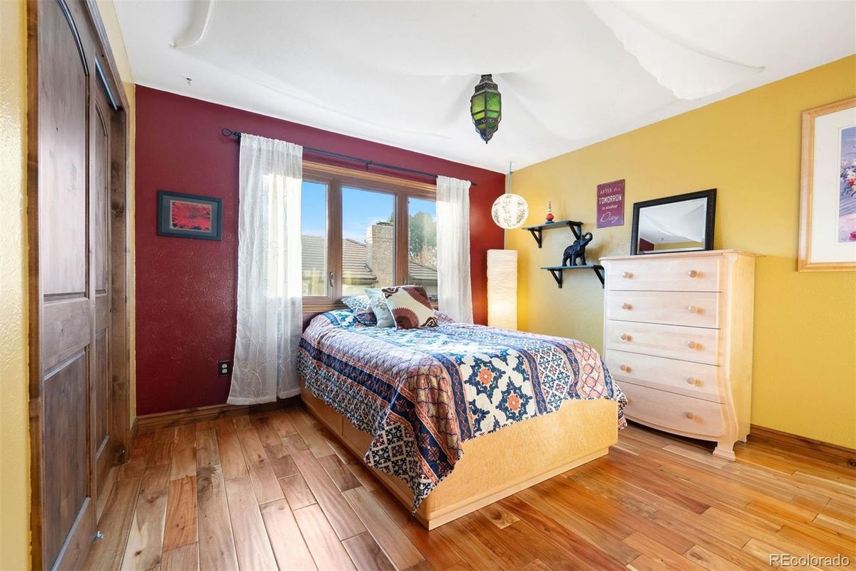 Bedroom, Interior, Pendant Lights, Wood Texture Flooring