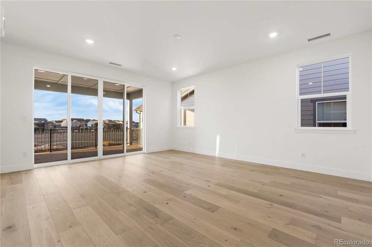 Empty room, Interior, Recessed Lighting, Wood Texture Flooring