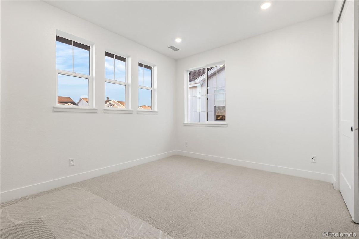 Empty room, Interior, Recessed Lighting