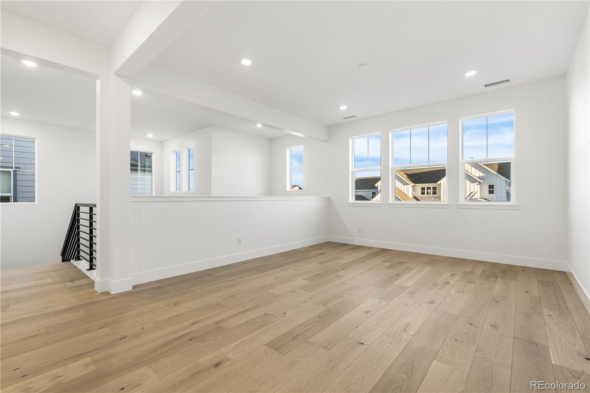 Empty room, Interior, Recessed Lighting, Wood Texture Flooring