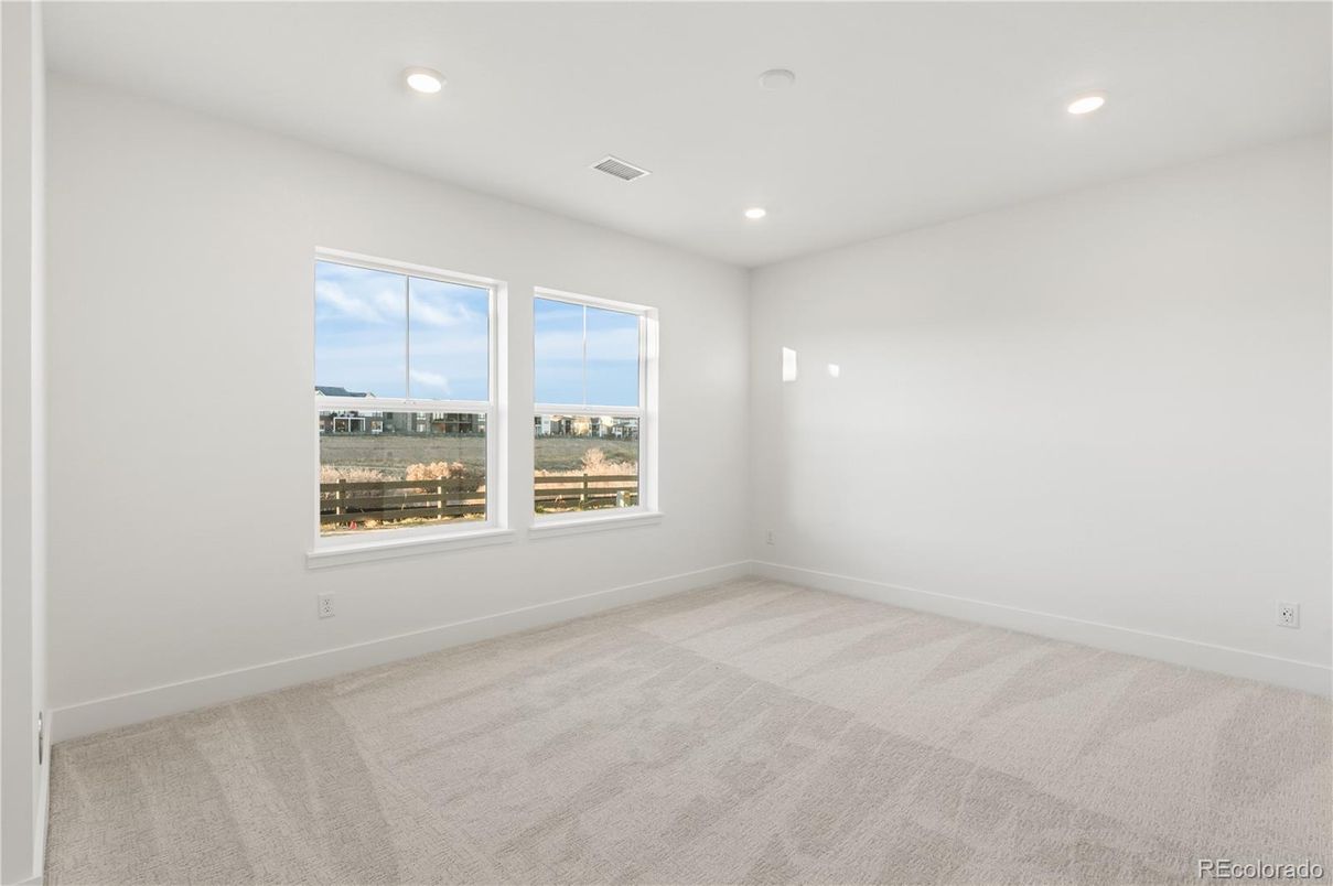 Empty room, Interior, Recessed Lighting