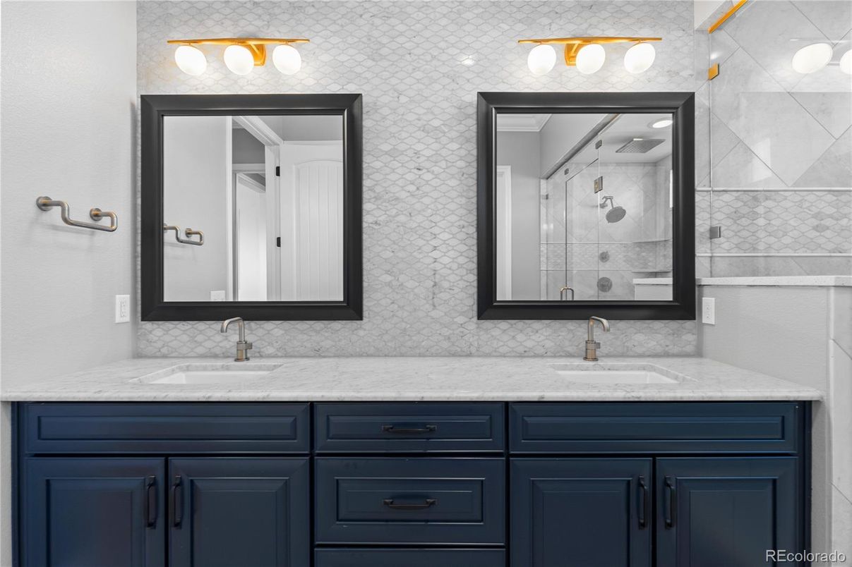 Bathroom, Dual Sink Vanities, Interior