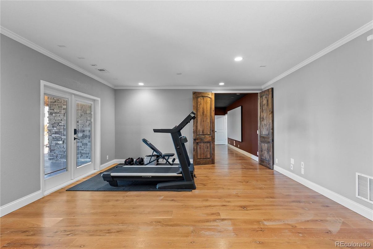 Fitness Equipment, Interior, Recessed Lighting, Wood Texture Flooring