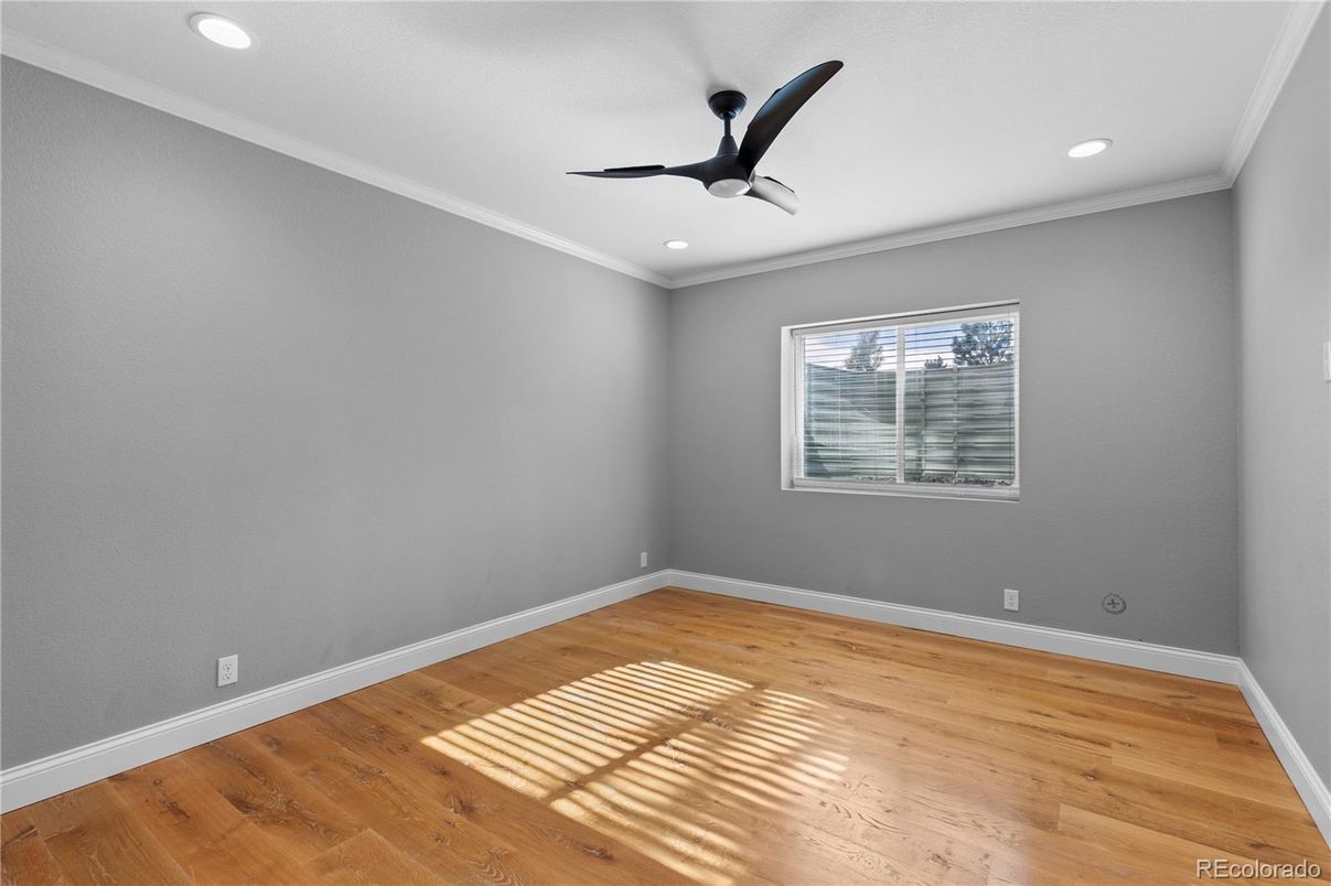 Empty room, Interior, Recessed Lighting, Wood Texture Flooring
