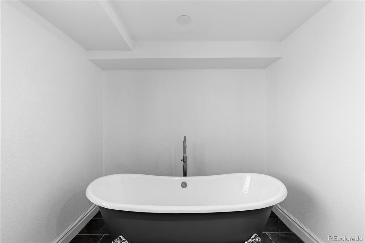 Bathroom, Free Standing Baths, Interior