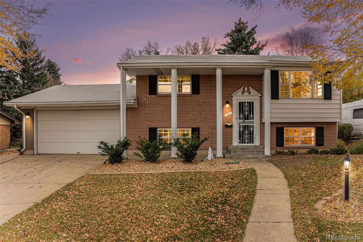 Attached, Exterior, Facade, Brick Facade, Raised Ranch