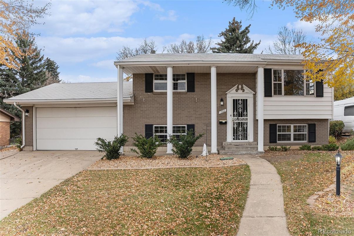 Attached, Exterior, Facade, Brick Facade, Raised Ranch