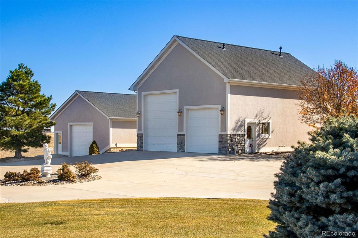 Backyard, Detached Garage, Exterior