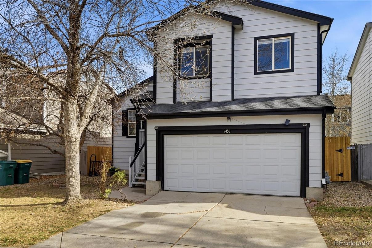 Attached, Exterior, Facade, American Craftsman