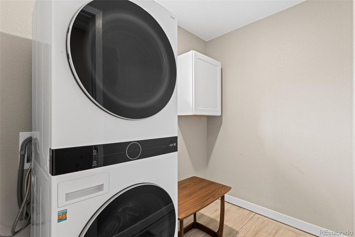 Interior, Utility Closets, Washer, Wood Texture Flooring