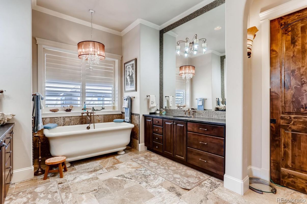 Bathroom, Chandelier, Free Standing Baths, Interior, Pendant Lights