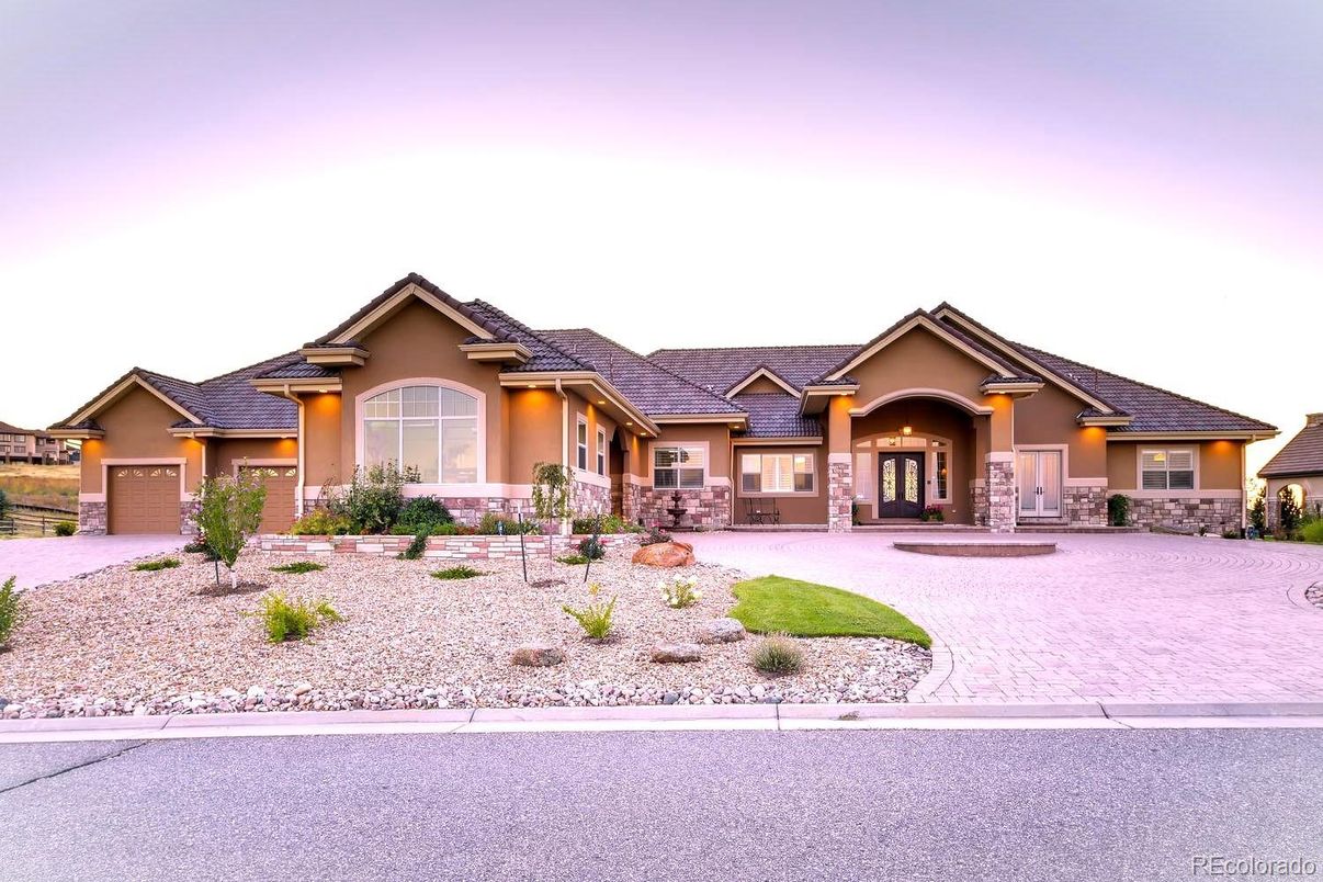 Attached, Exterior, Facade, Mediterranean