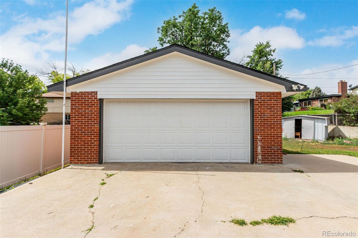 Detached Garage, Exterior