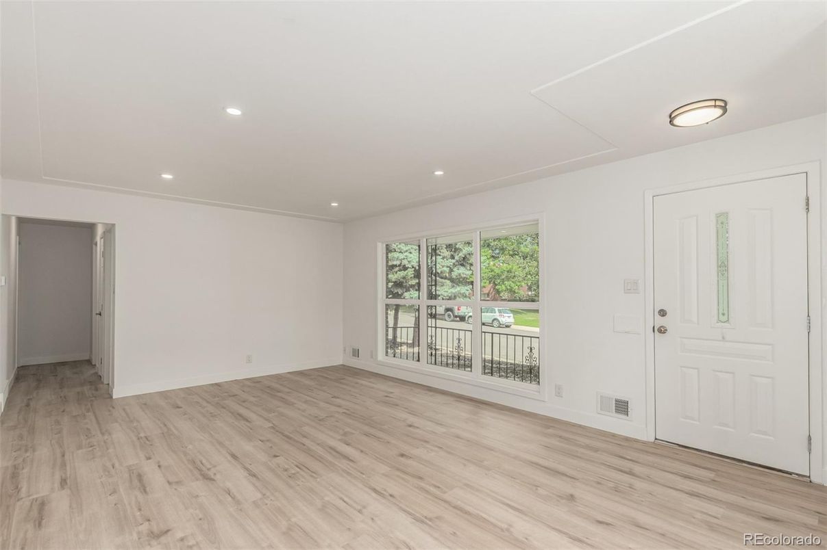 Empty room, Interior, Recessed Lighting, Wood Texture Flooring