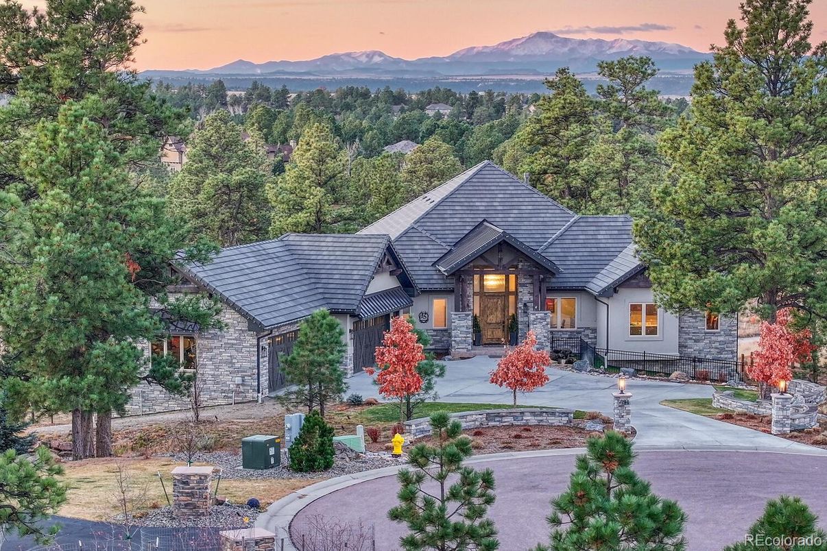 Exterior, Facade, Ranch