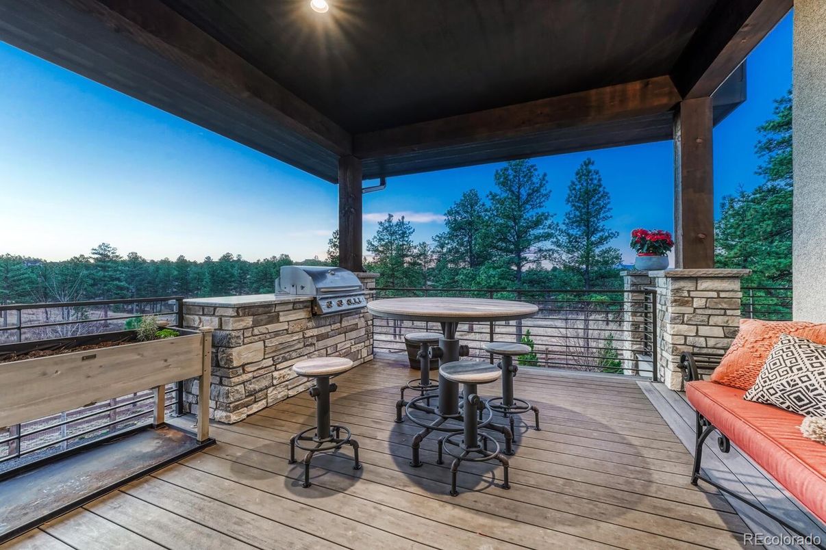 Exterior, Outdoor Kitchen