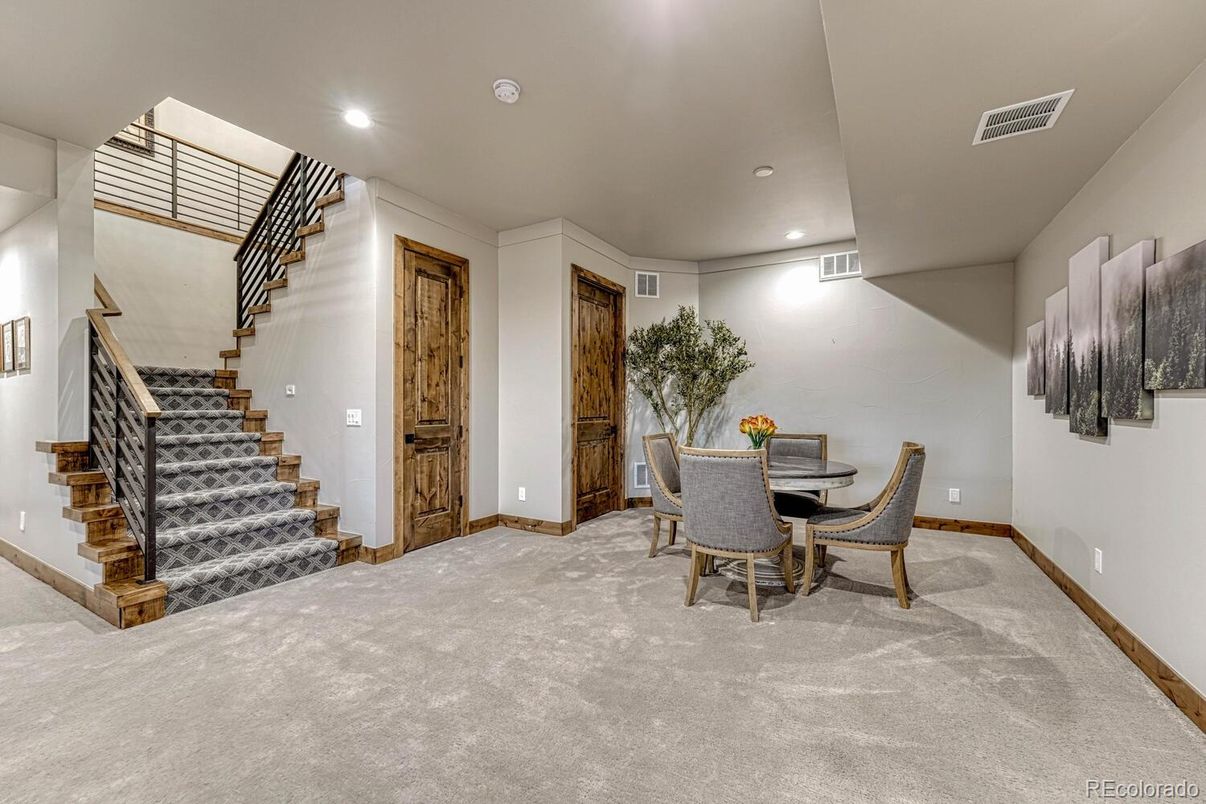 Dining room, Interior, Recessed Lighting