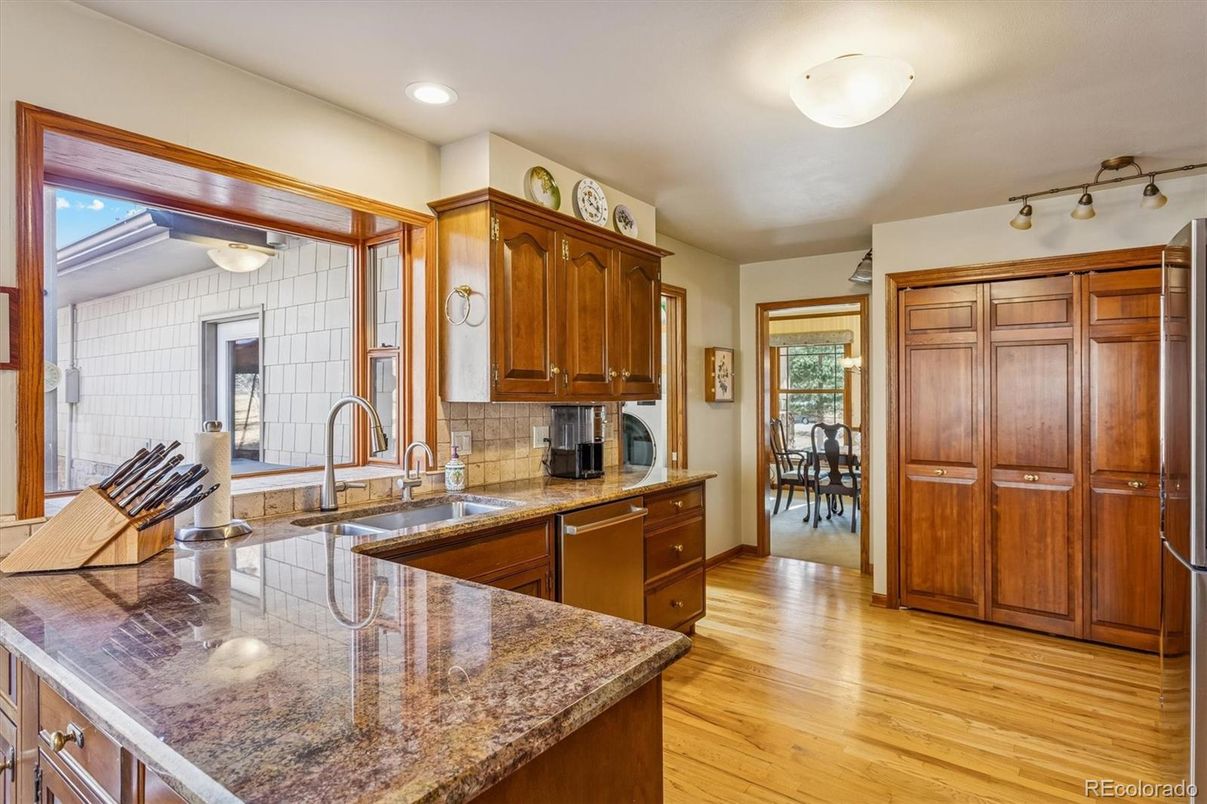 Dining room, Interior, Kitchen, Recessed Lighting, Wood Texture Flooring