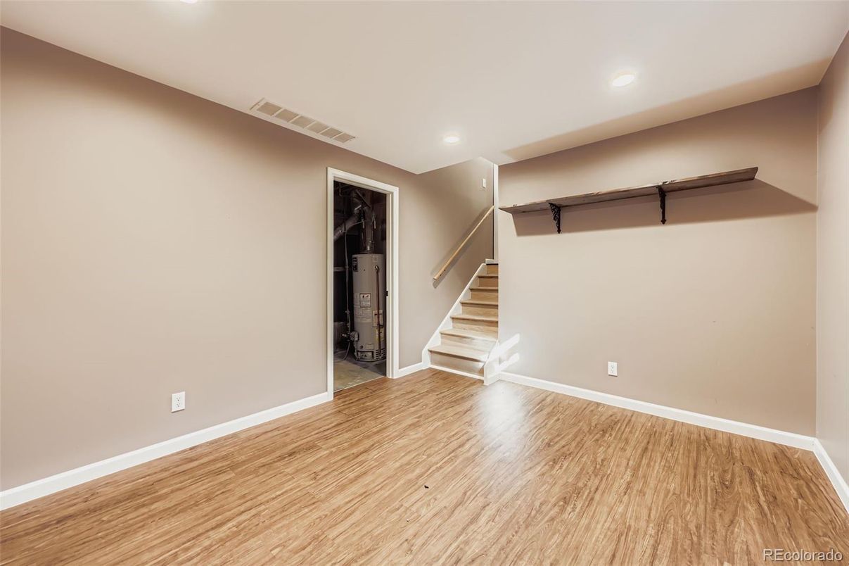 Empty room, Interior, Recessed Lighting, Wood Texture Flooring