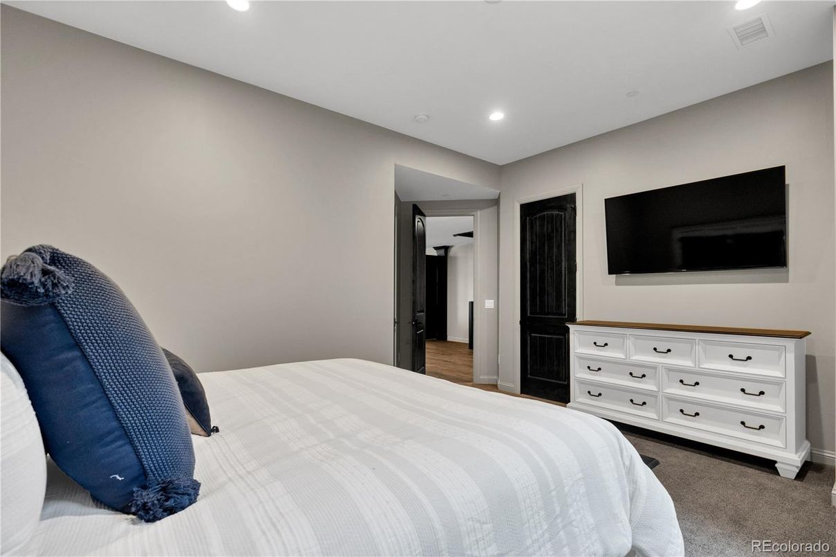 Bedroom, Interior, Recessed Lighting