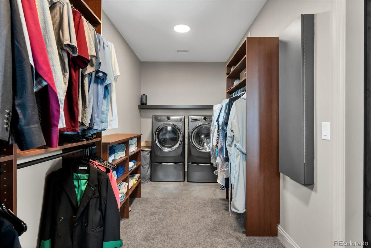 Interior, Recessed Lighting, Walk-in Closets, Washer