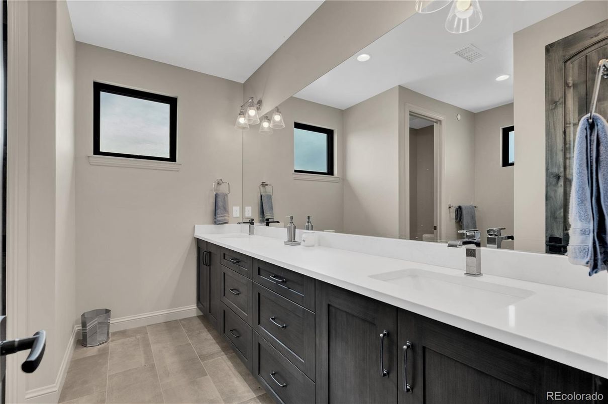 Bathroom, Dual Sink Vanities, Interior, Recessed Lighting
