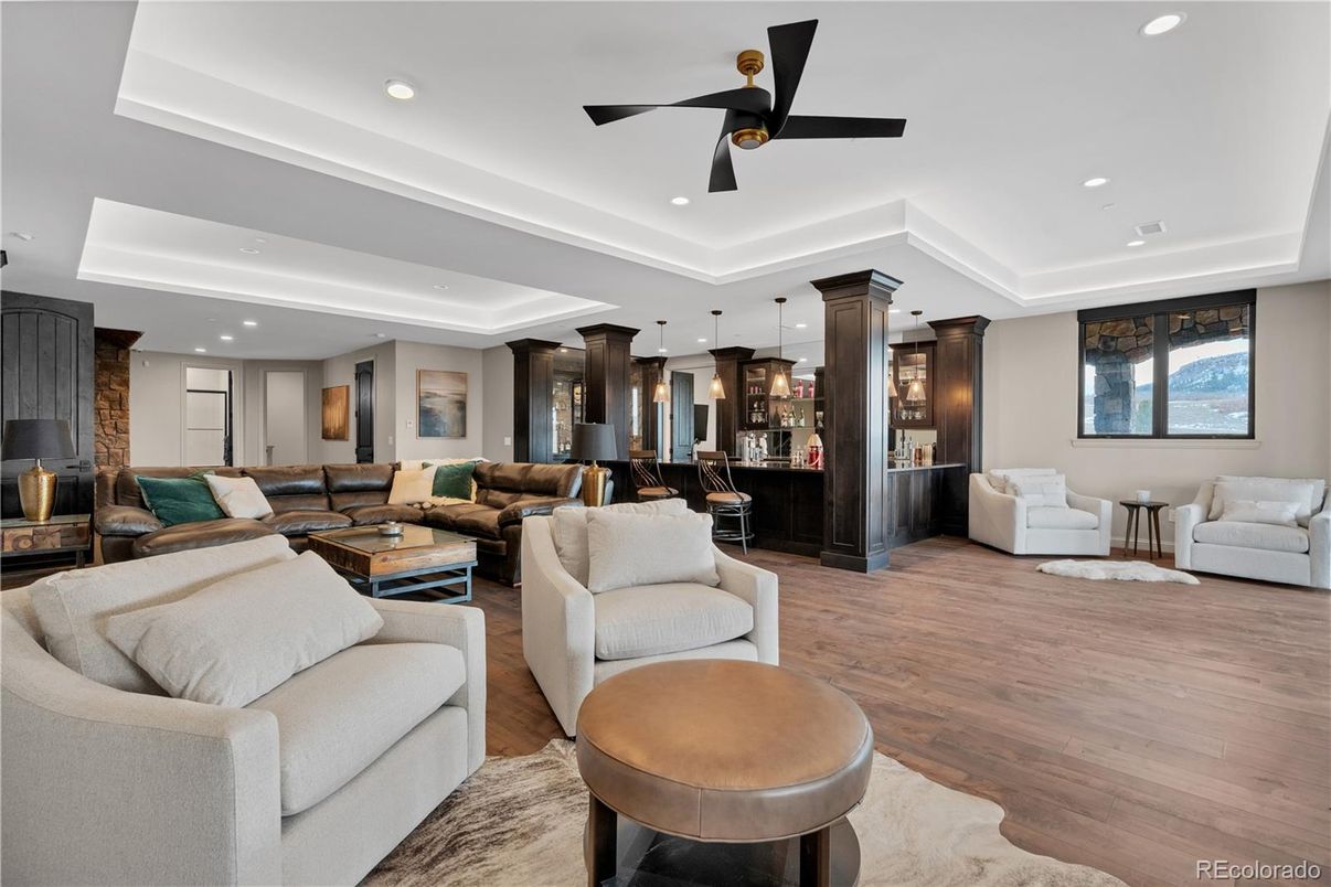 Interior, Living room, Pendant Lights, Recessed Lighting, Wood Texture Flooring