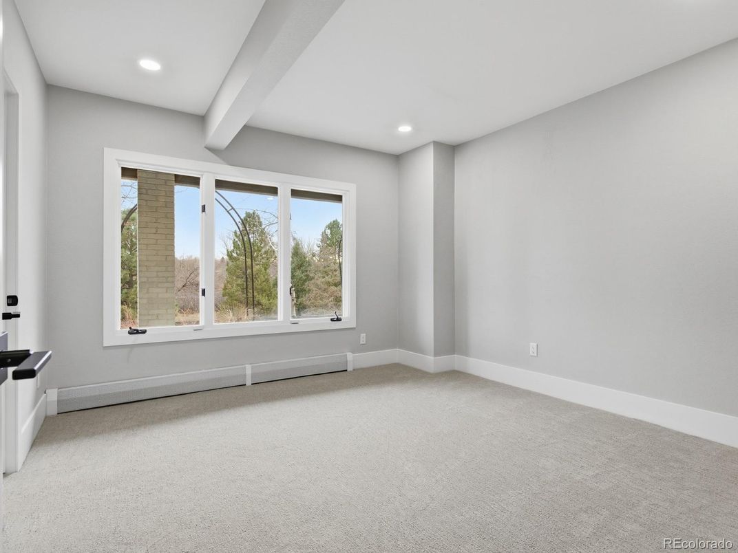 Empty room, Interior, Recessed Lighting