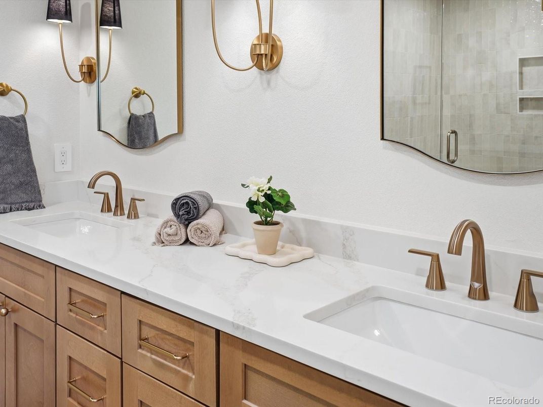 Bathroom, Dual Sink Vanities, Interior