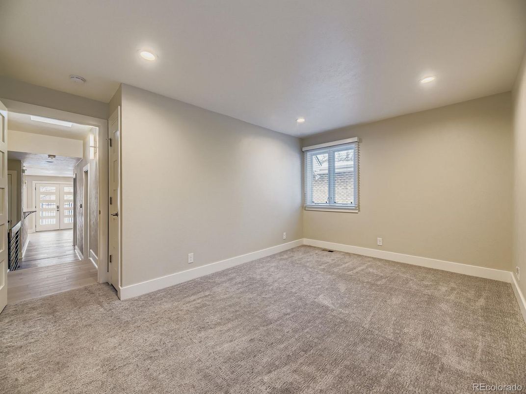 Empty room, Interior, Recessed Lighting