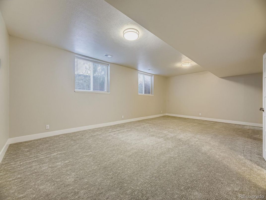 Empty room, Interior