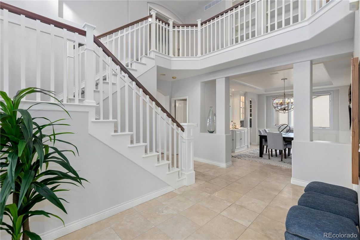 Chandelier, Dining room, Interior