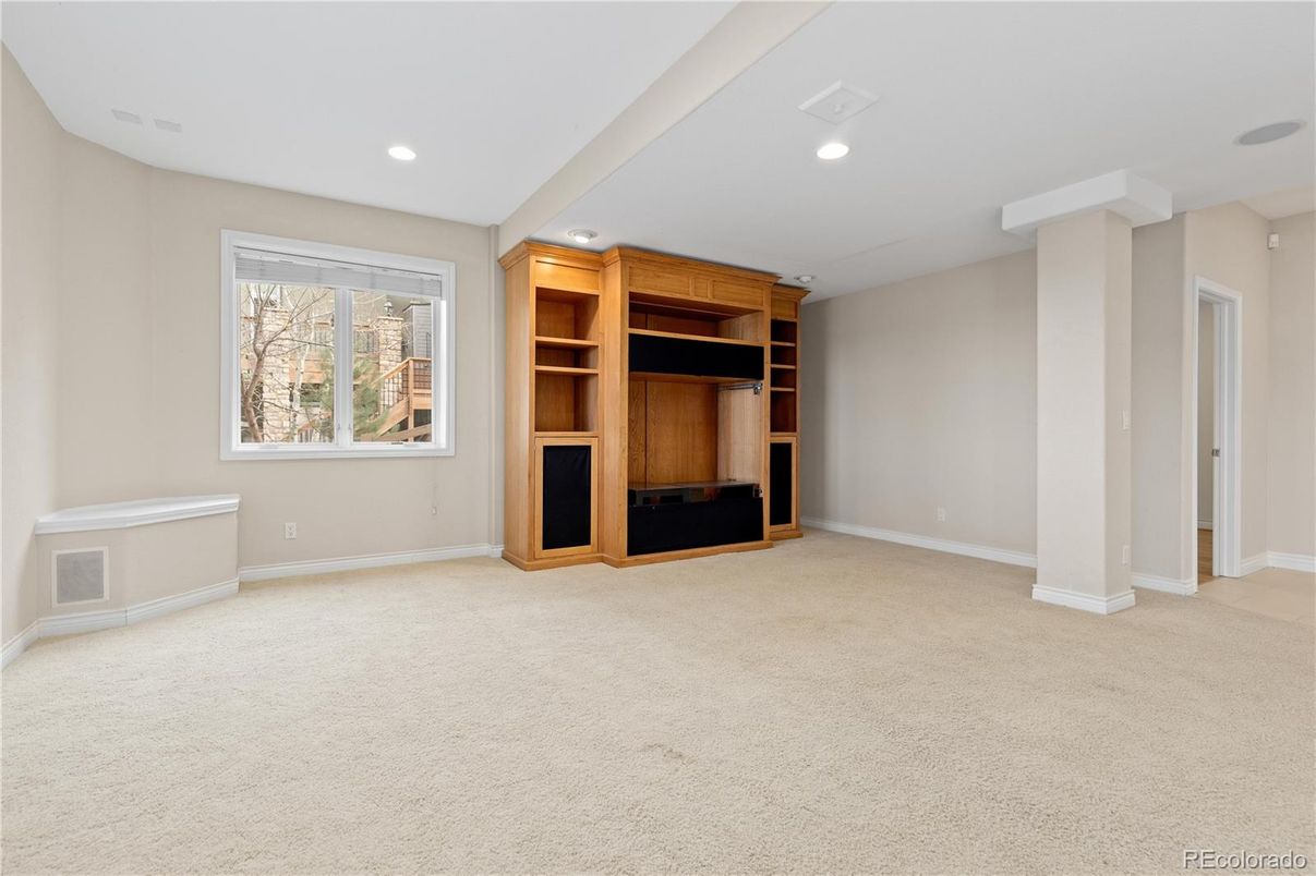 Empty room, Interior, Recessed Lighting
