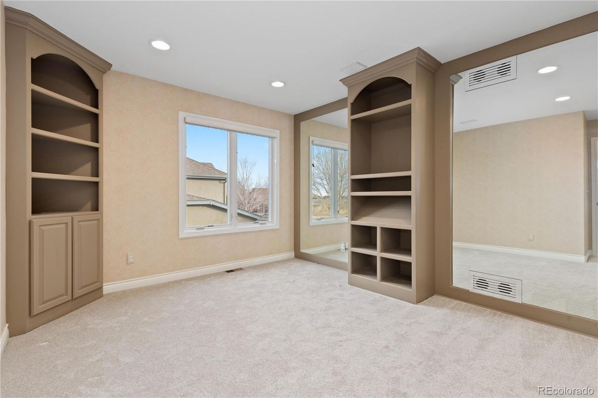 Empty room, Interior, Recessed Lighting