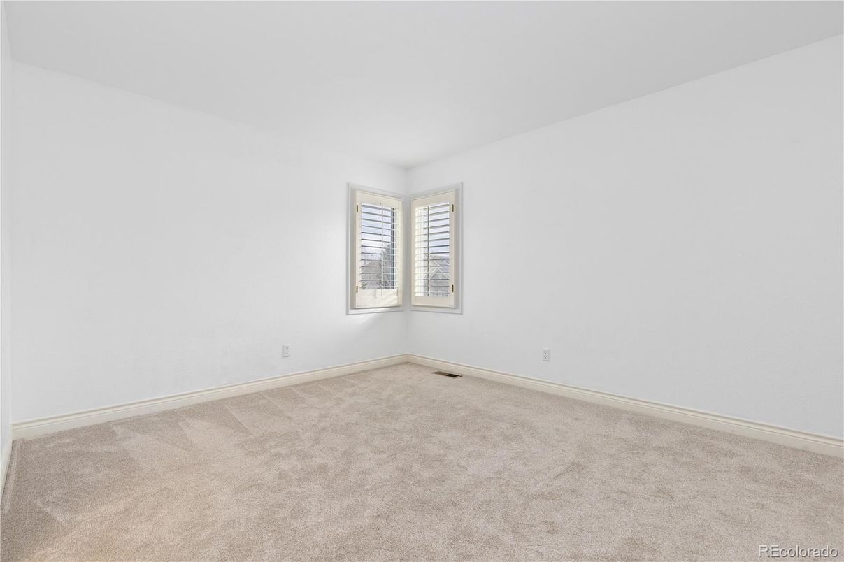 Empty room, Interior